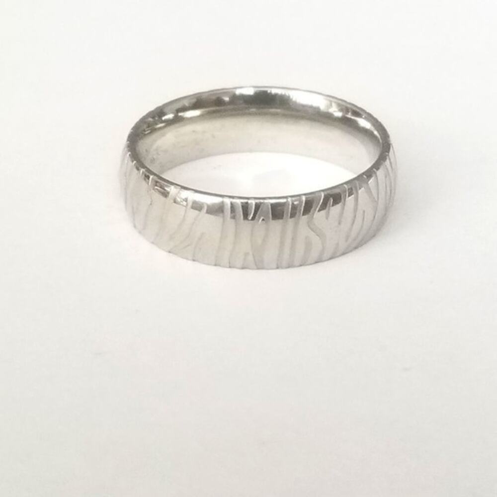 Women’s men’s 316L stainless steel silver band size 8